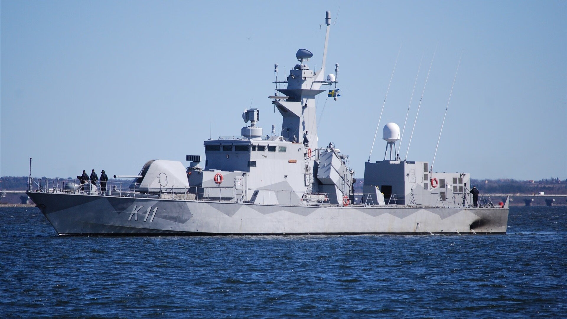 MILANSPORT入口-门兴格拉德巴赫高位逼抢限制对方控球权，门兴格拉德巴赫主力门将